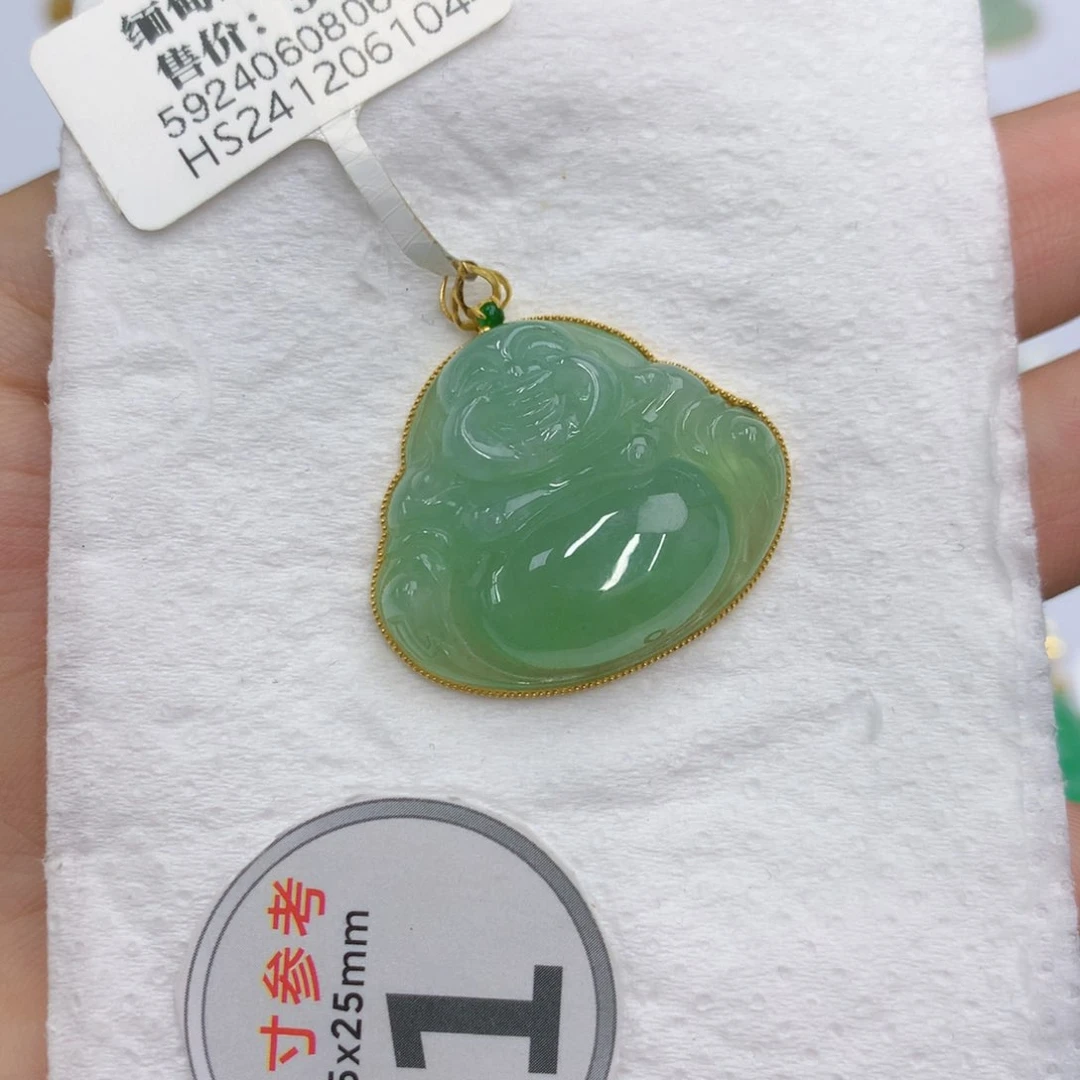 翡翠18K金镶嵌颈饰翡翠