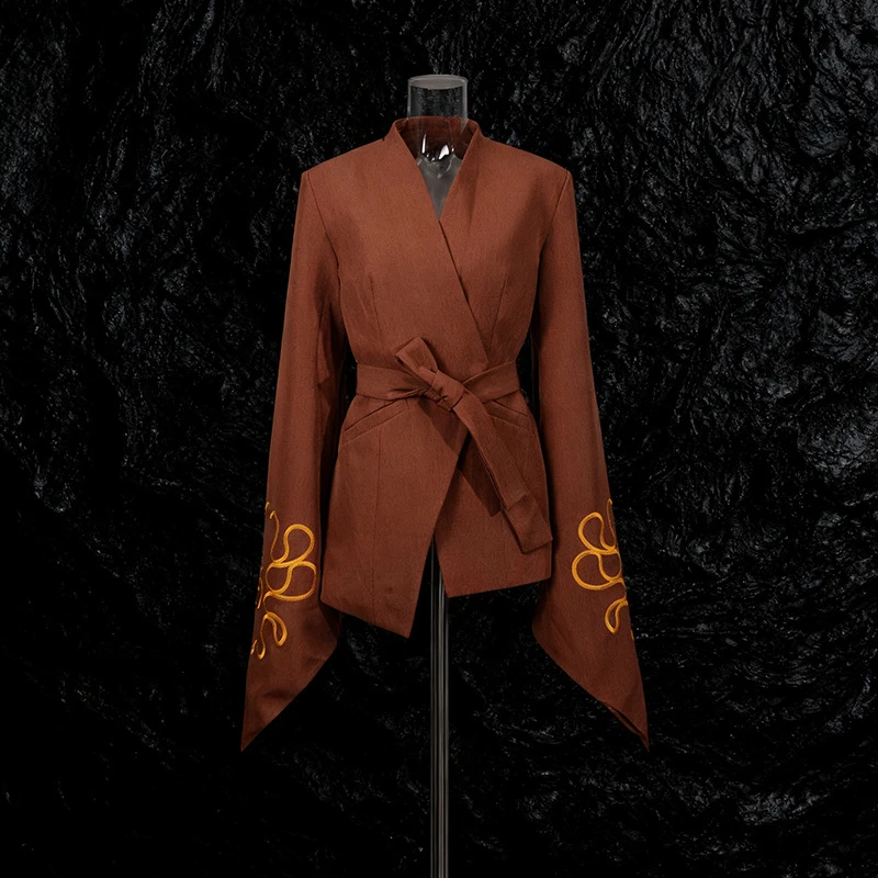 2025复古高级感刺绣外套新款气质喇叭袖系带收腰不对称下摆小西装