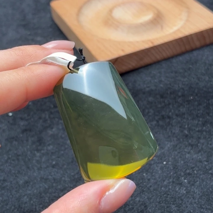 琥珀未镶嵌珠宝奇石绿茶无事牌