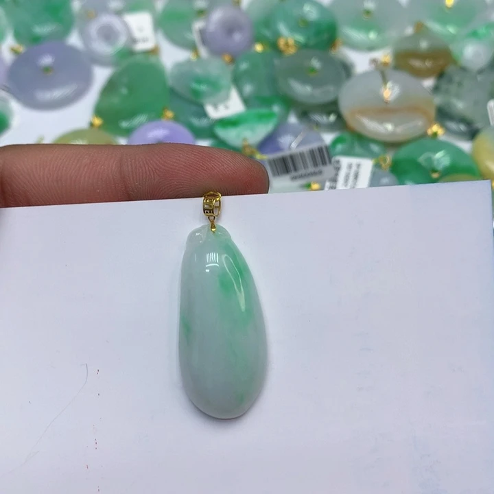 翡翠18K金镶嵌颈饰1111111