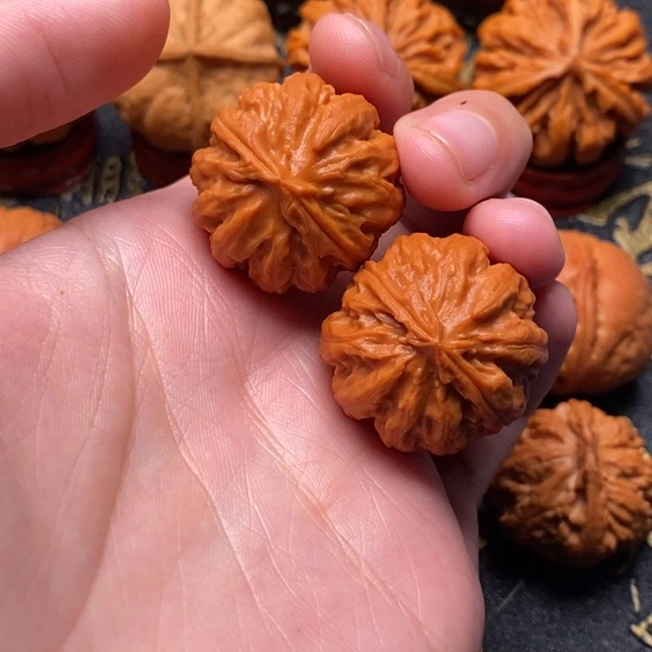 青***见文玩核桃吊坠西瓜球