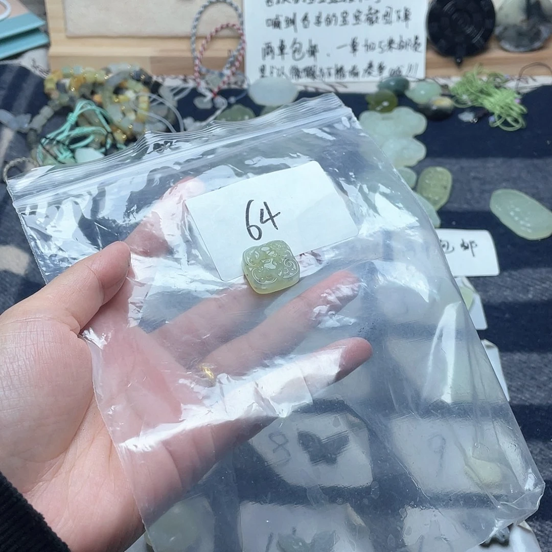 蛇纹石玉颈饰未镶嵌小****?