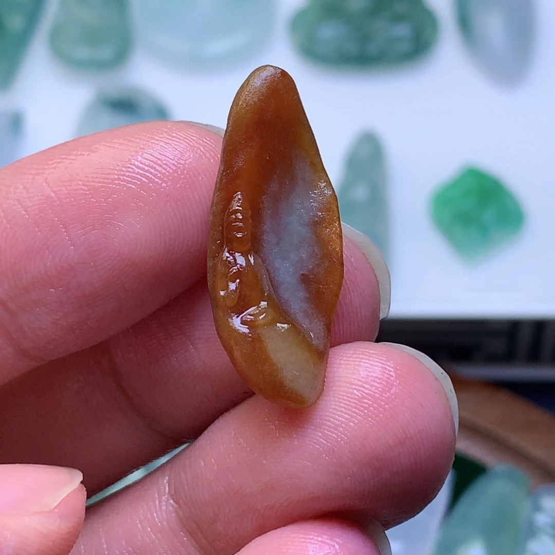 定制翡翠未镶嵌红翡随型观音