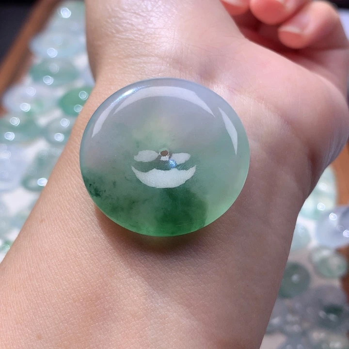 颈饰未镶嵌翡翠冰种飘花平安扣