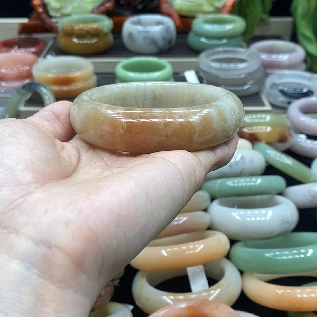 石英岩玉未镶嵌手镯