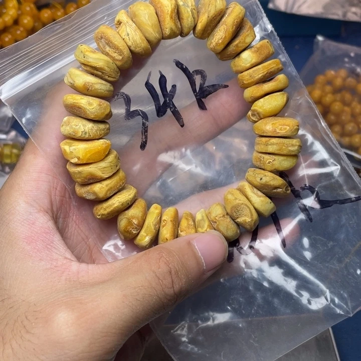 未镶嵌琥珀珠宝奇石