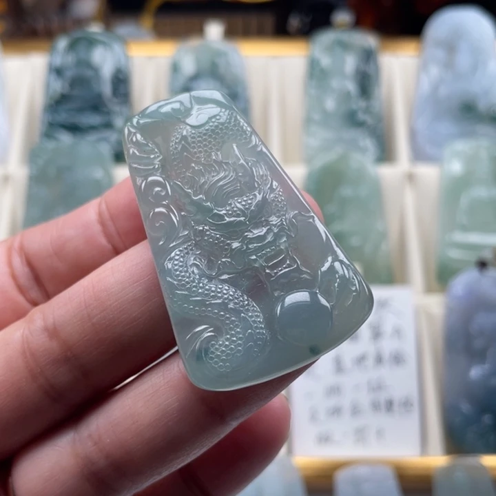 翡翠未镶嵌颈饰玉