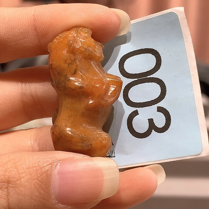 炎***姐和田玉未镶嵌挂件