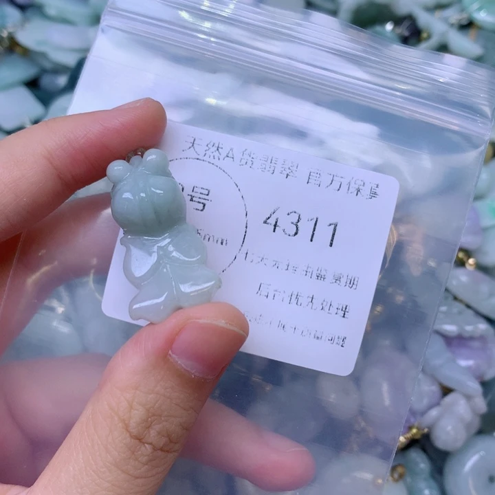 吊坠(不含链)未镶嵌翡翠