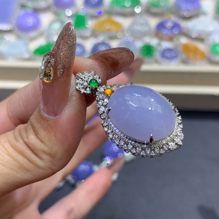 翡翠颈饰18K金镶嵌翡翠