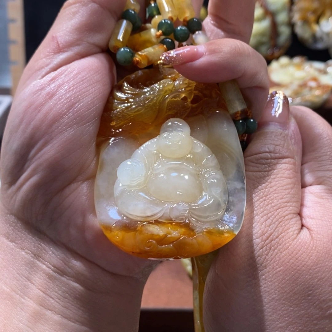 蛇纹石玉未镶嵌颈饰肉**团