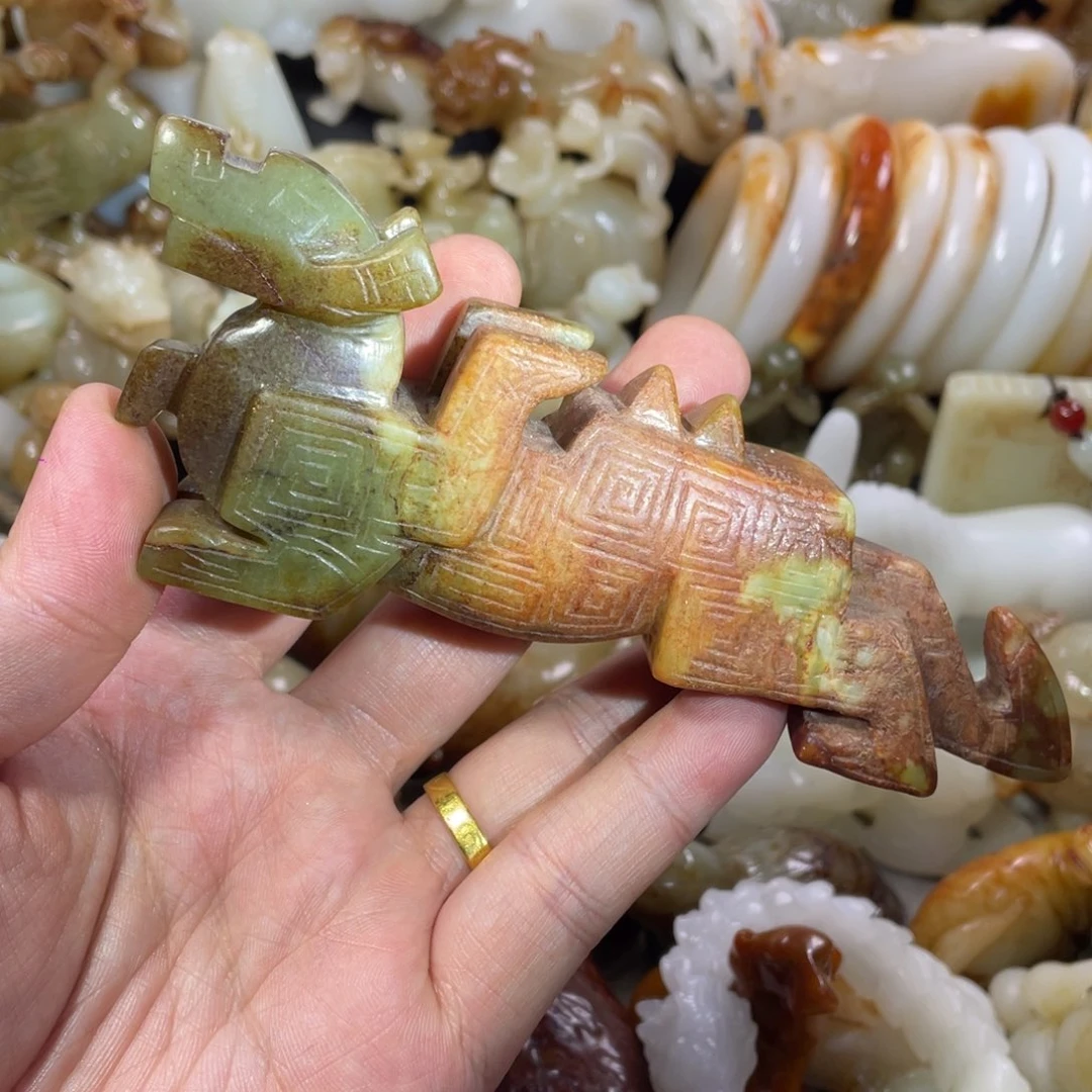 和田玉未镶嵌把件