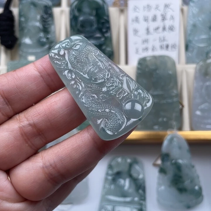 翡翠未镶嵌颈饰玉