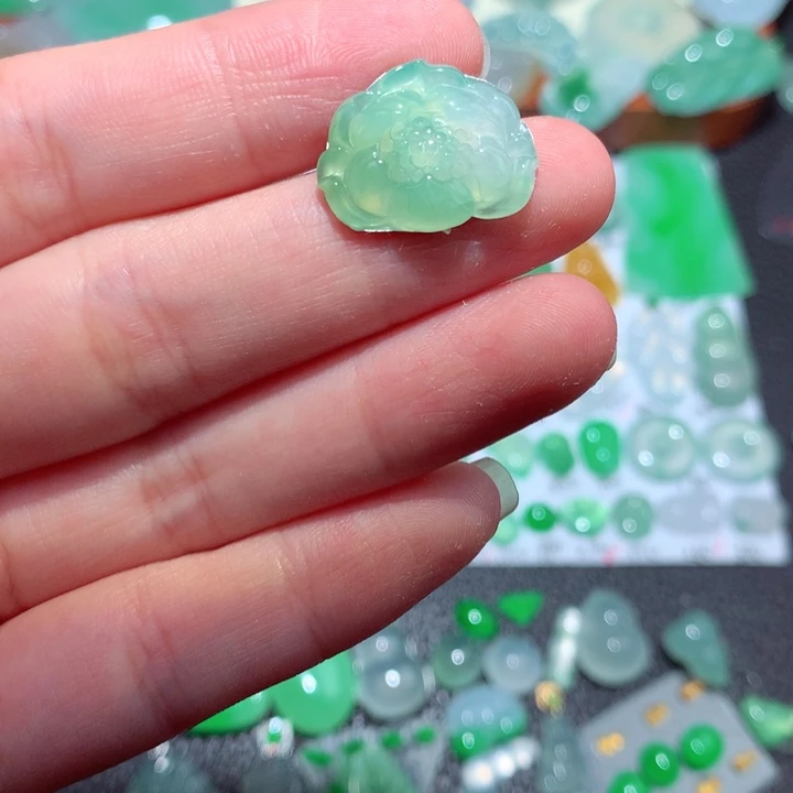 翡翠未镶嵌颈饰翡翠