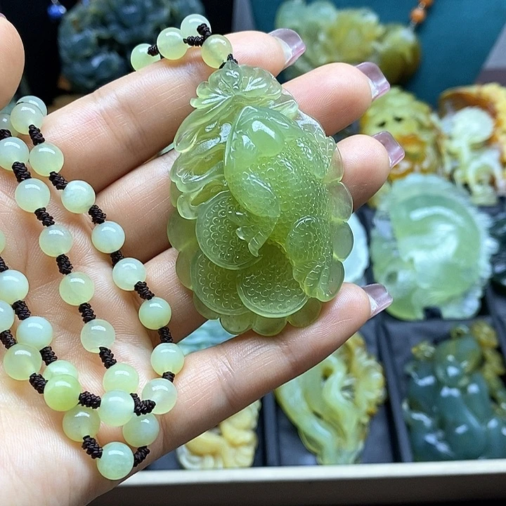 蛇纹石玉未镶嵌挂件