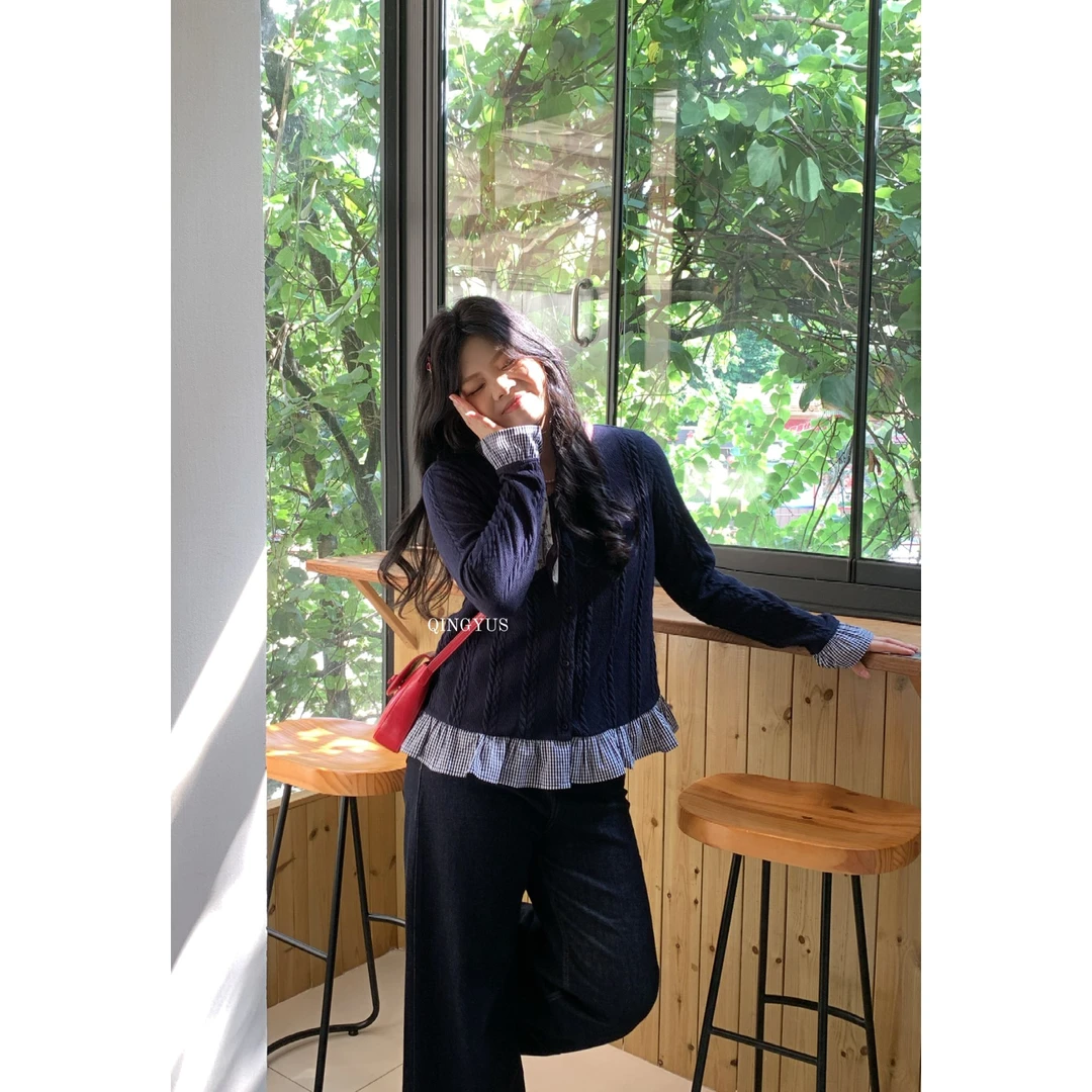 青屿衫-微胖韩系减龄荷叶边丝带拼接正肩长袖针织衫秋季大码上衣