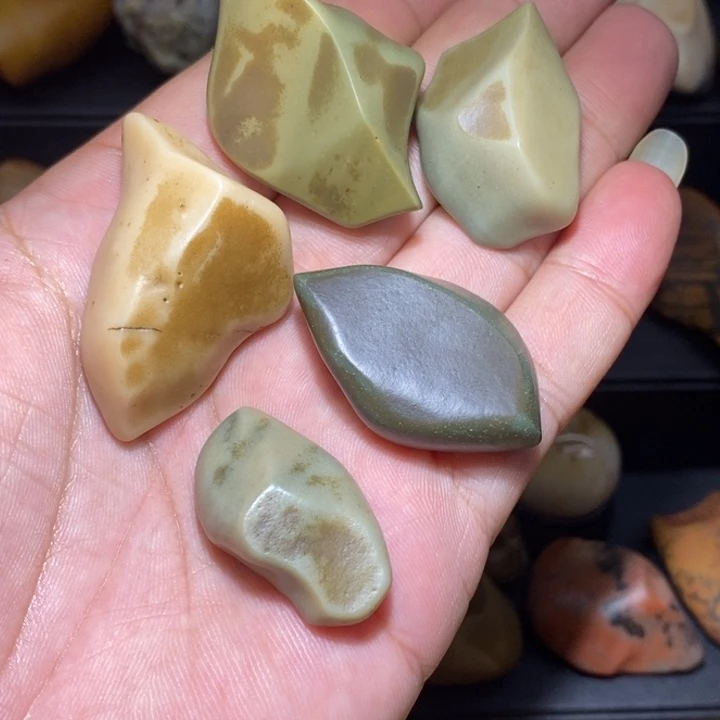 沙***鹰新疆戈壁石，天然原石