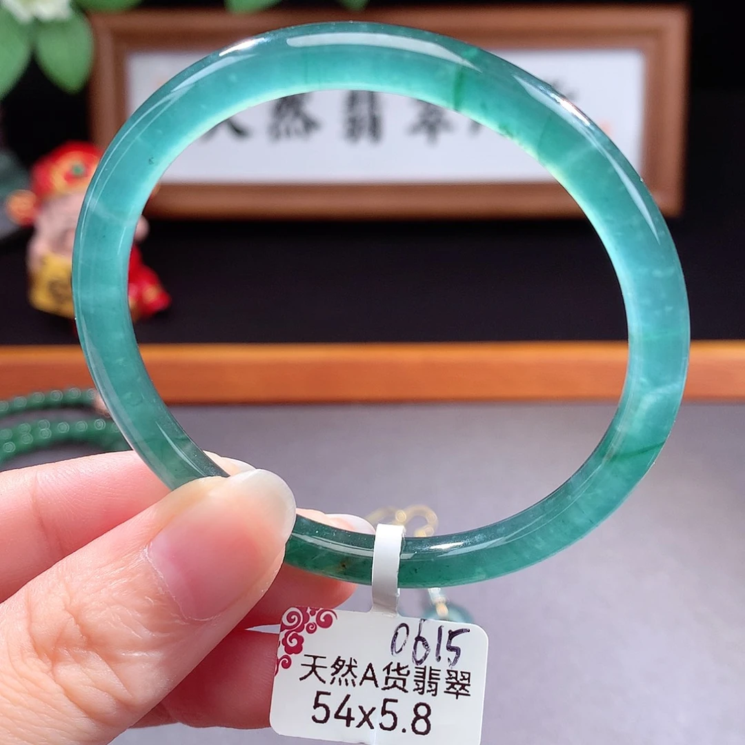 未镶嵌手镯（圆镯）翡翠