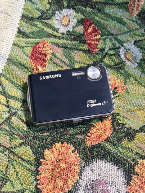 9新 Samsung/三星 i50 黑色 500w像素复古ccd数码相机