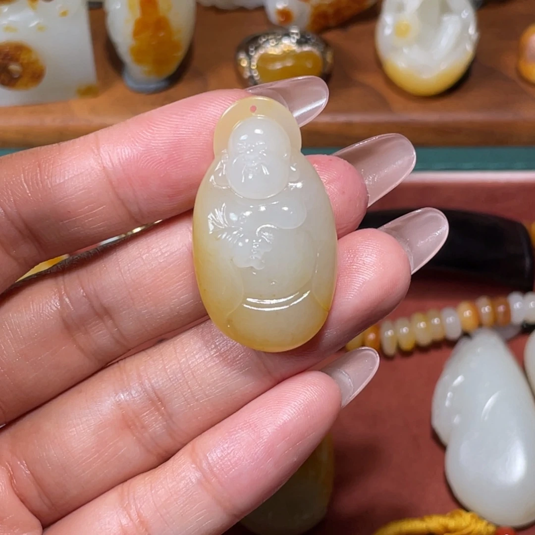 颈饰未镶嵌和田玉（糖玉）