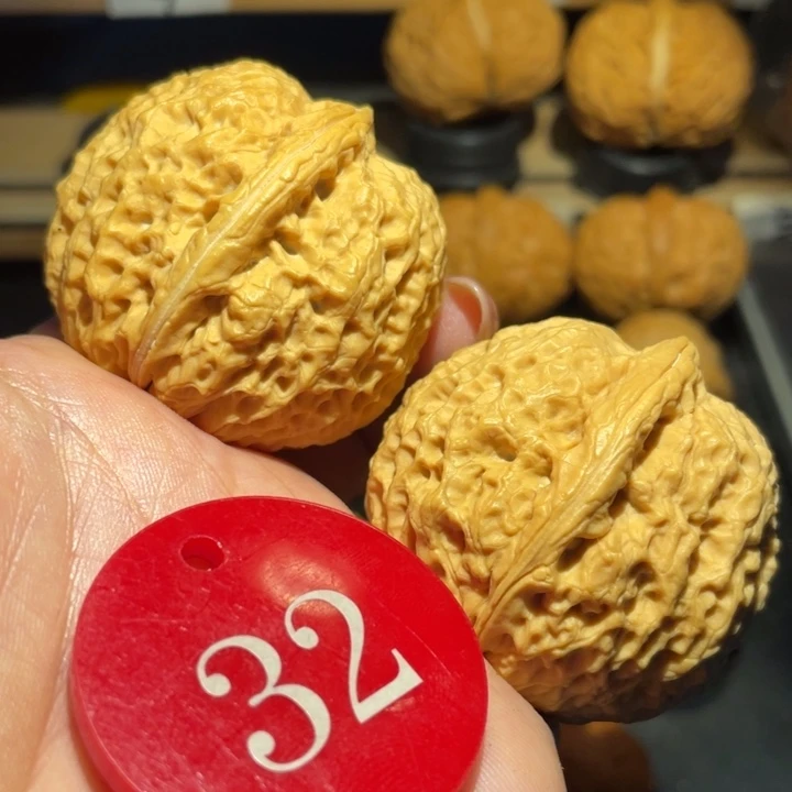 人***乐铁狮子核桃尺寸43