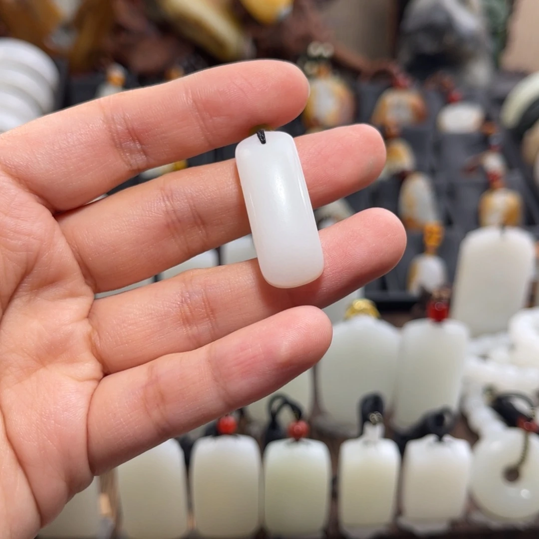 *****和田玉未镶嵌颈饰小无事牌吊坠