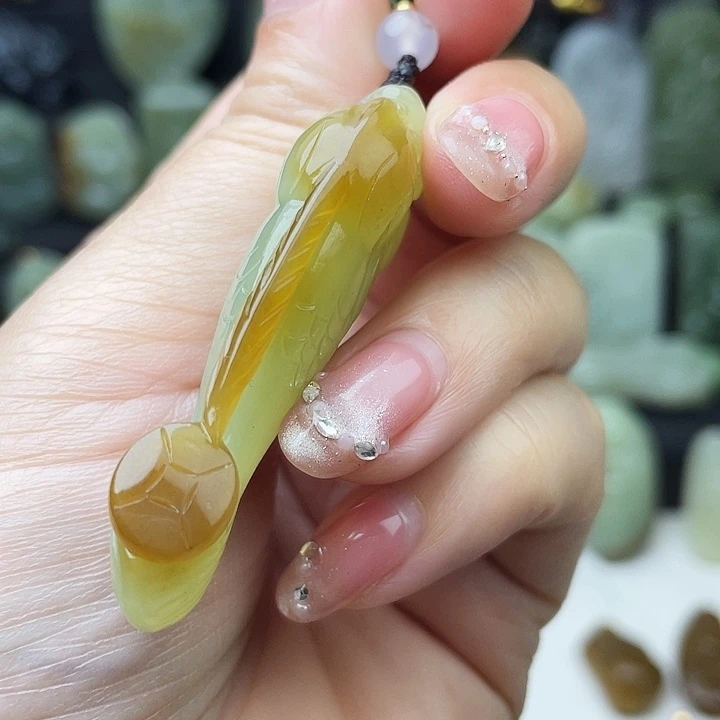 无***变和田玉未镶嵌颈饰
