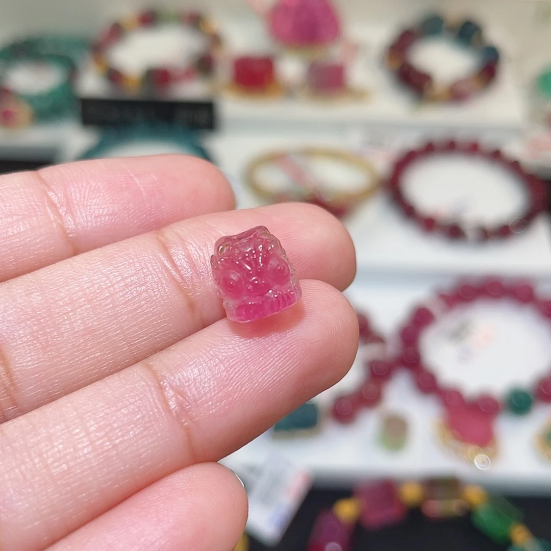 碧玺 醒狮雕刻未镶嵌茉*