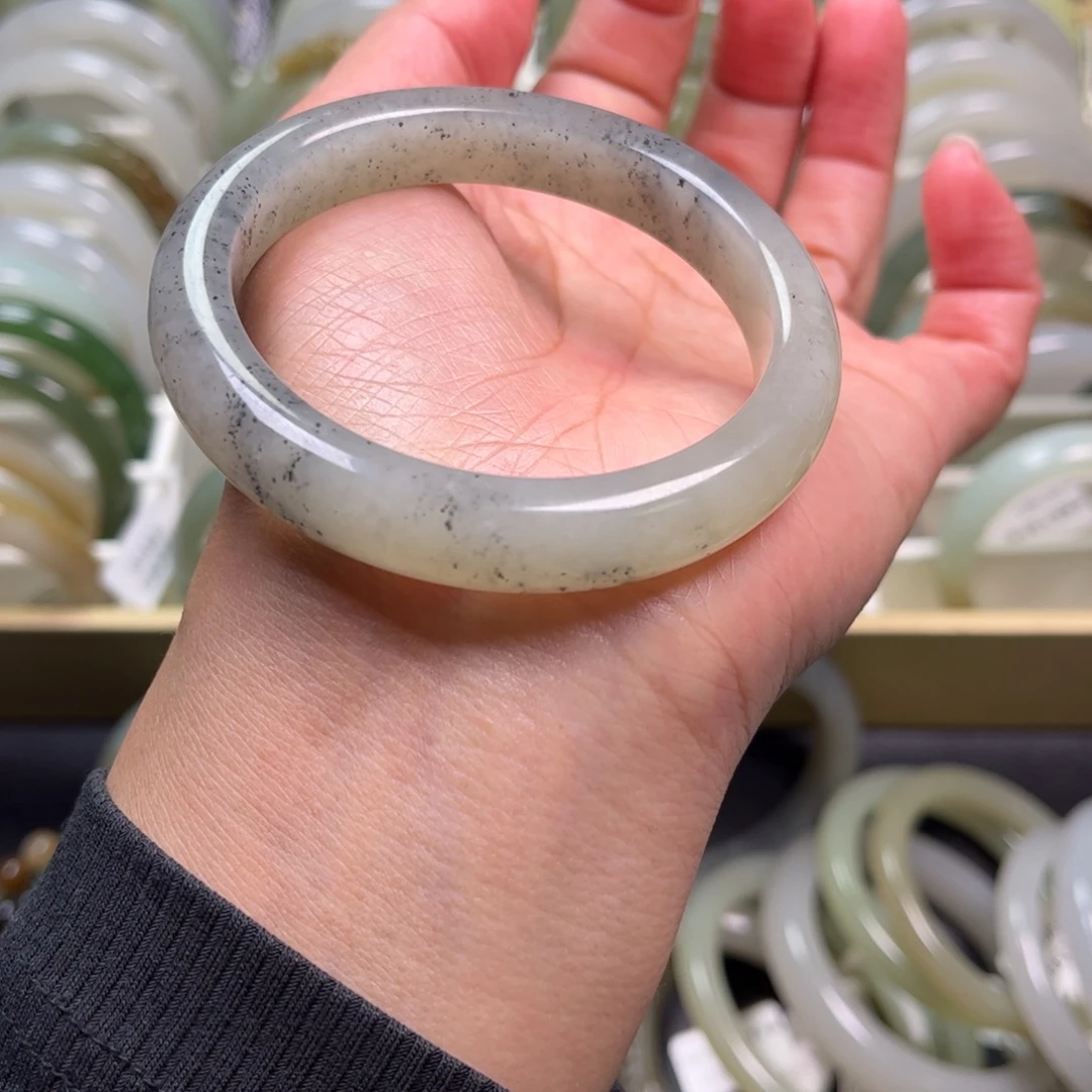 和田玉未镶嵌手镯55圈