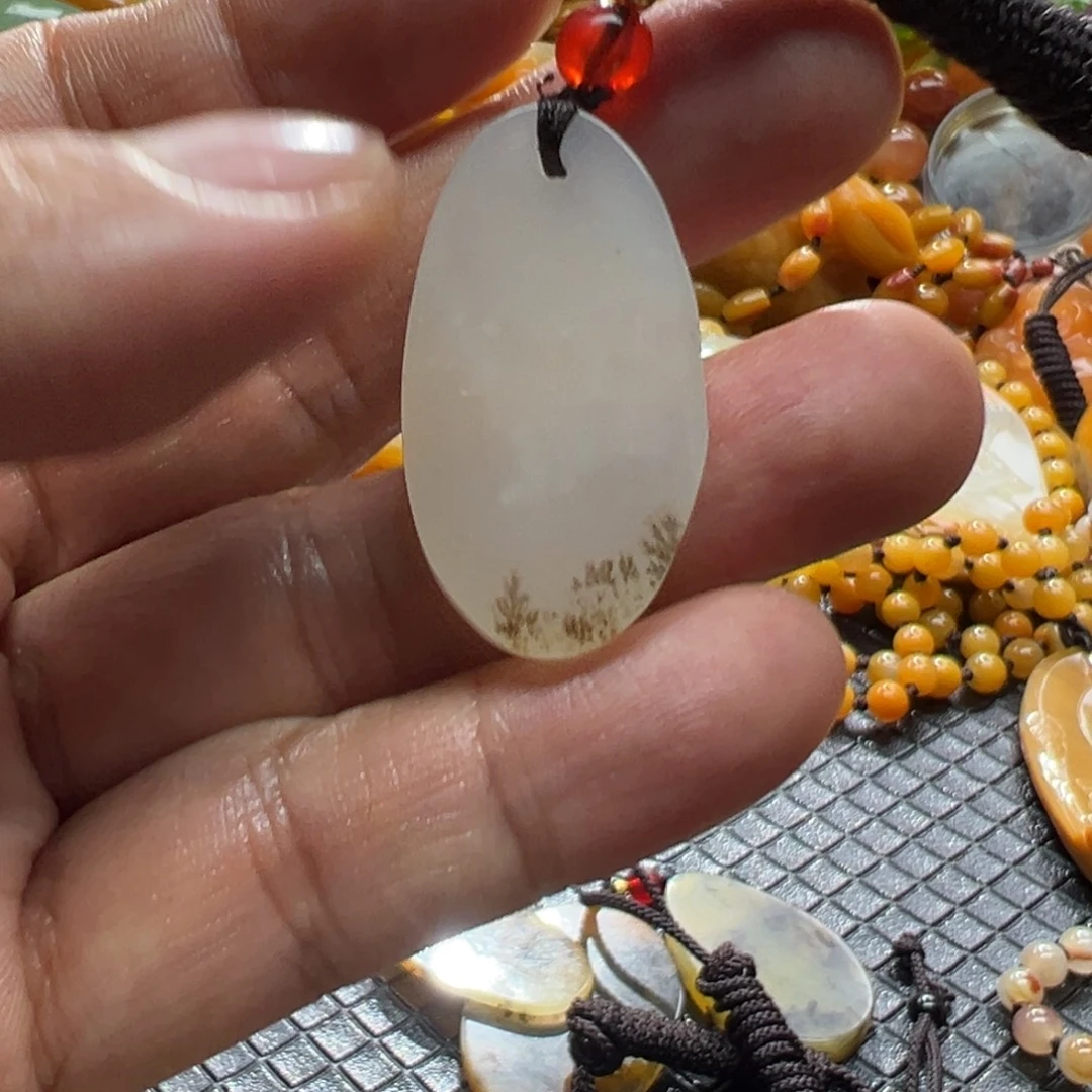 石英质玉未镶嵌颈饰