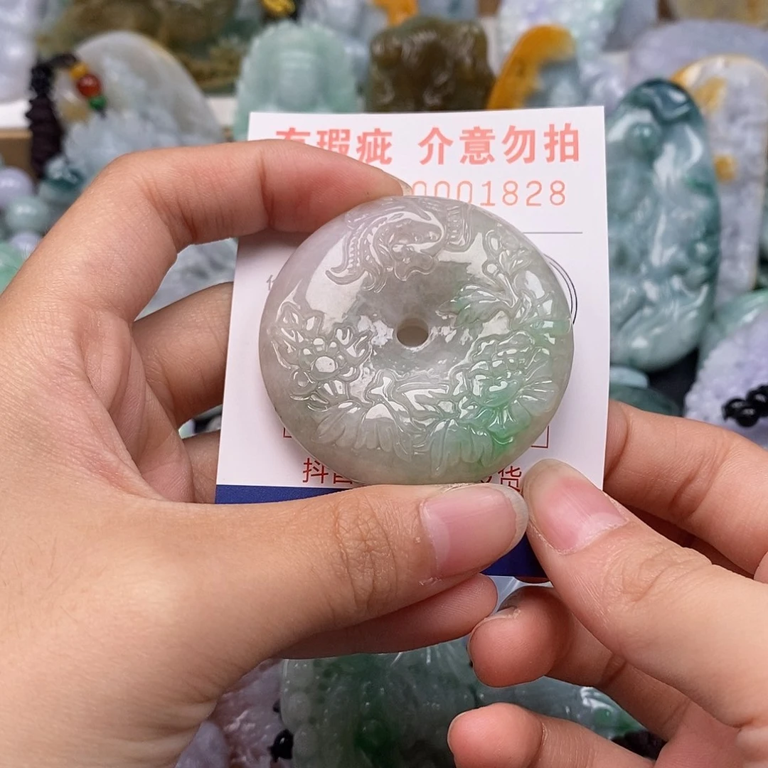 吊坠(不含链)未镶嵌翡翠