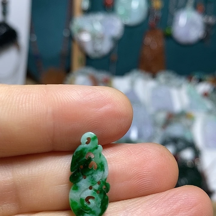 吊坠(赠链)未镶嵌翡翠