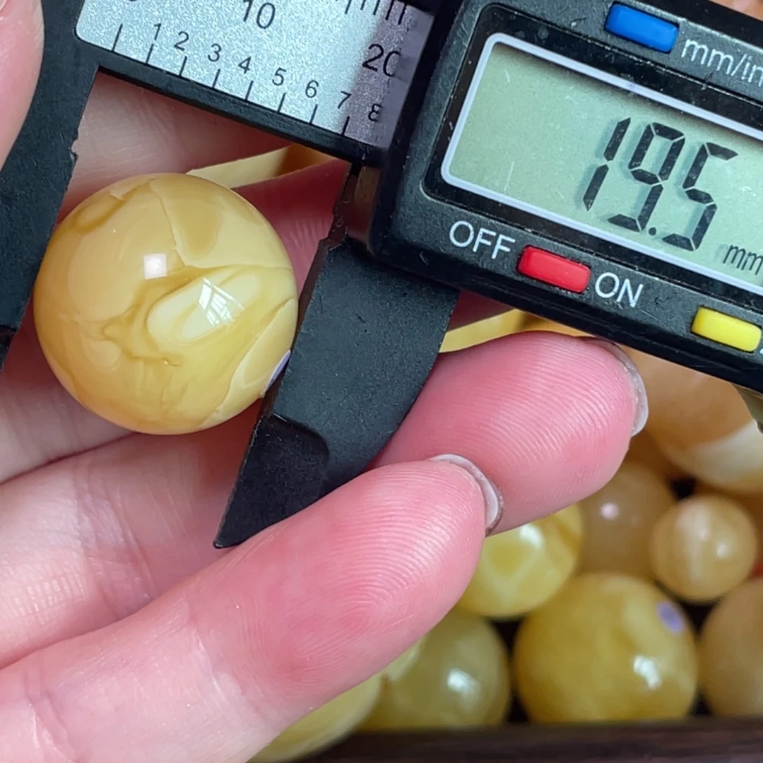 未镶嵌蜜蜡裸石96