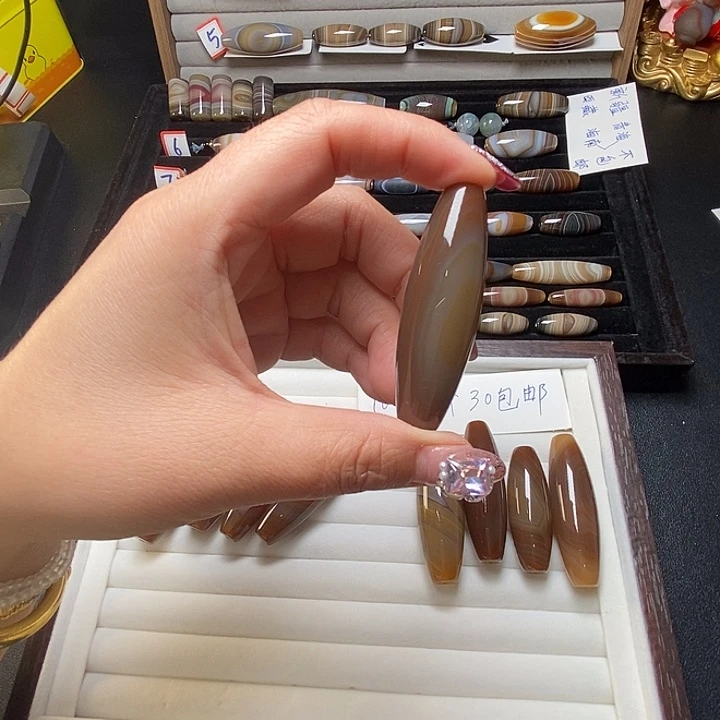 瑞***柜玛瑙/玉髓未镶嵌颈饰