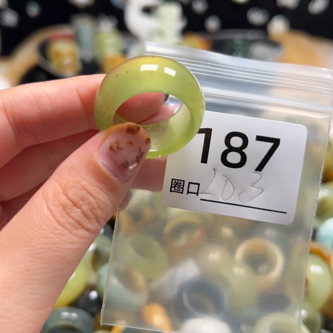 莓***恼蛇纹石玉未镶嵌戒指