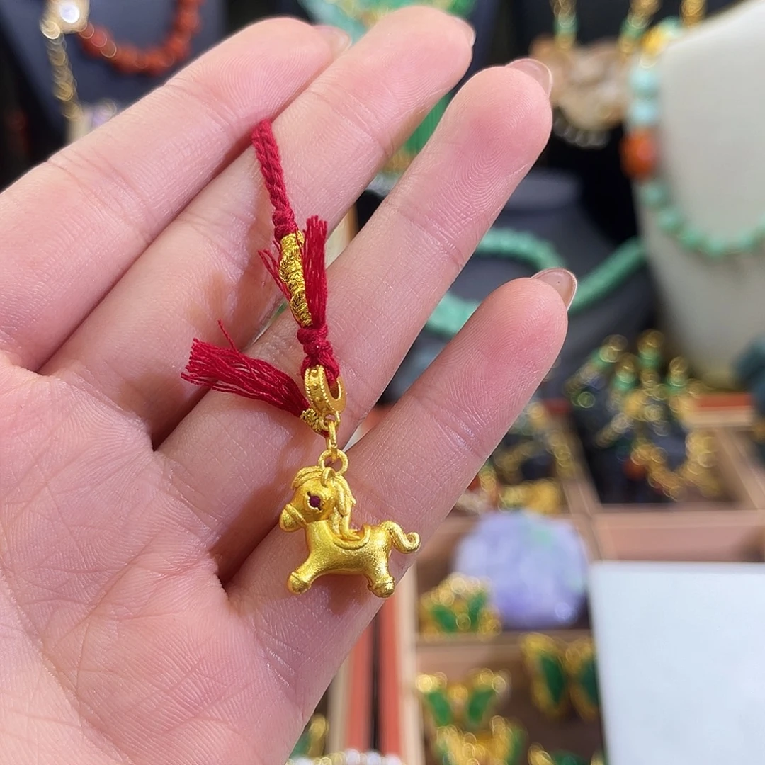 翡翠未镶嵌颈饰炸