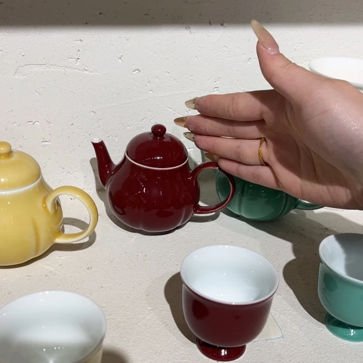 丹红一壶一杯。