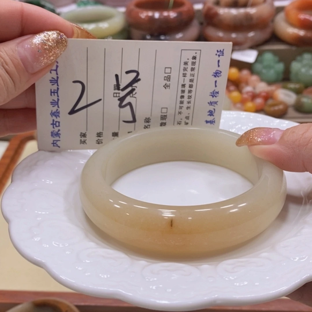 【闪购商品】未镶嵌手镯石英质玉64.6