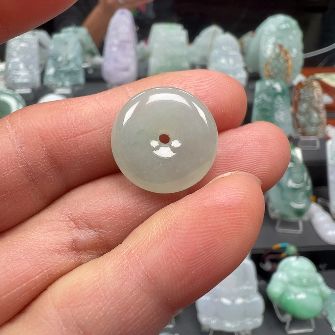 翡翠未镶嵌颈饰平安扣