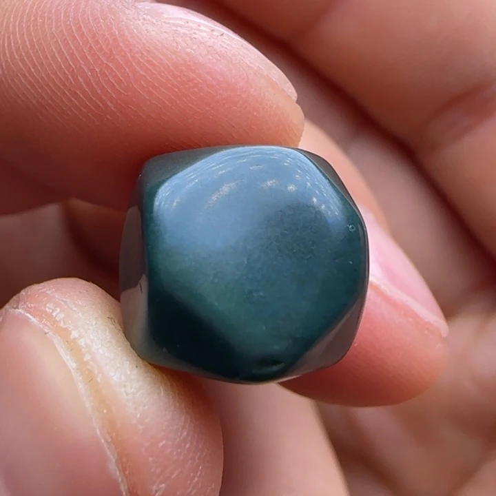 未镶嵌单石英质玉