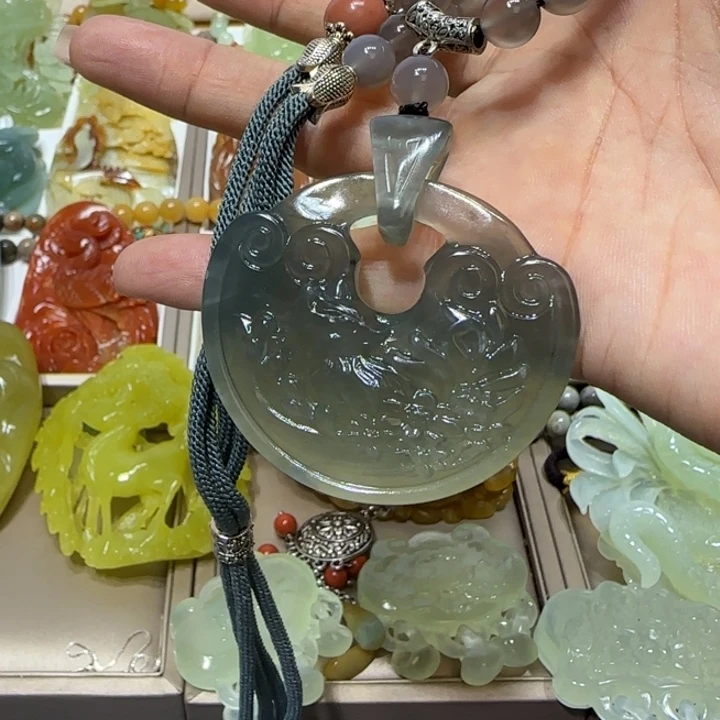 蛇纹石玉吊坠未镶嵌