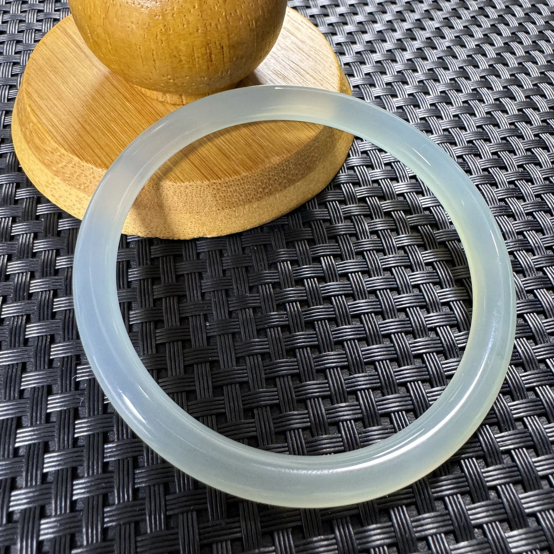 天然玛瑙玉髓叮当镯油青口径59.3（直播间可见实物）