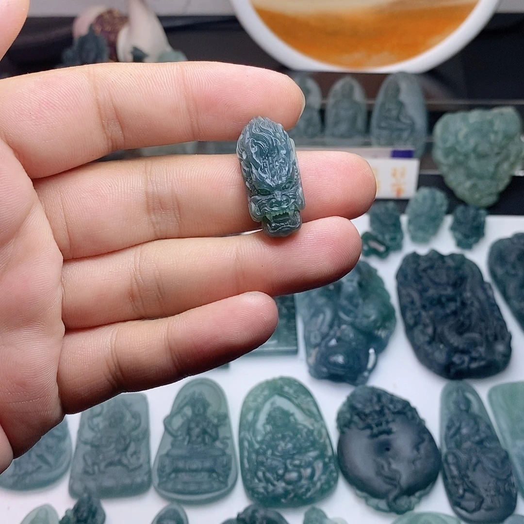 定制翡翠未镶嵌龙头