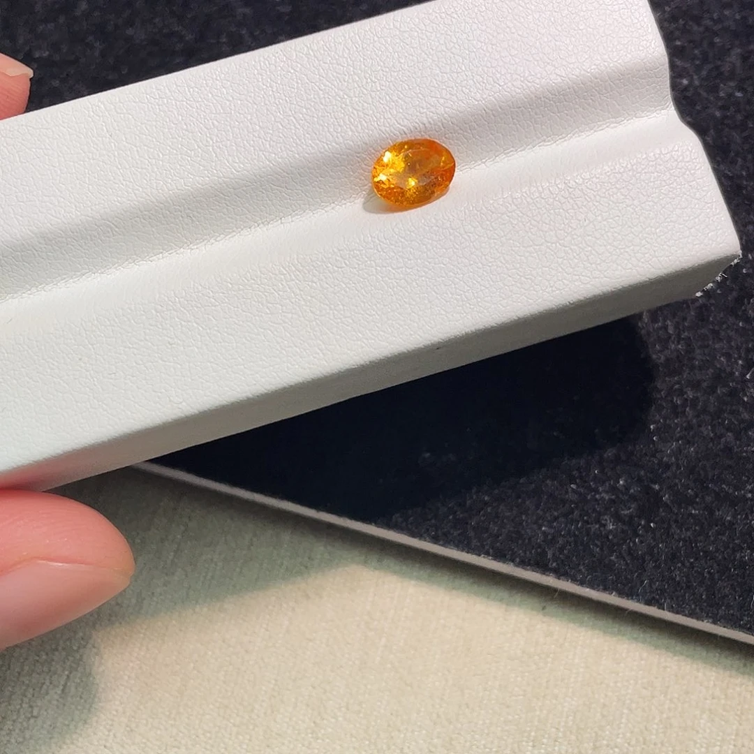 可***纸石榴石（芬达石）裸石未镶嵌1.55ct