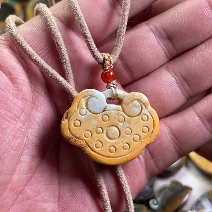 岫岩河磨玉（透闪石质玉）吊坠未镶嵌@****｡