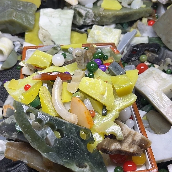 未镶嵌和田玉（翠青玉）珠宝奇石定****水