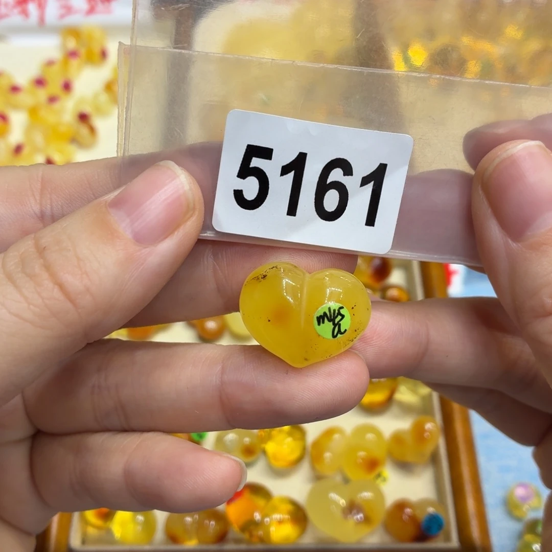 琥珀未镶嵌珠宝奇石