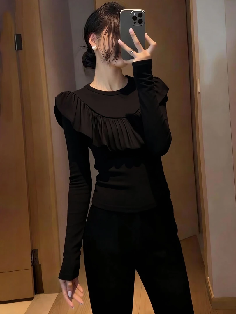 韩系简约风圆领黑色上衣冬季女装2025新款时尚拼接设计显瘦打底衫