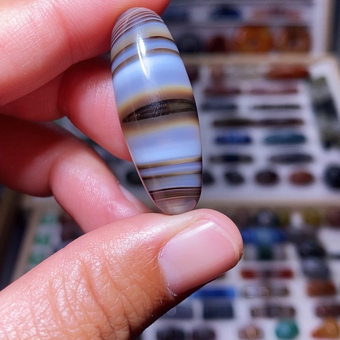 琥珀未镶嵌吊坠…….