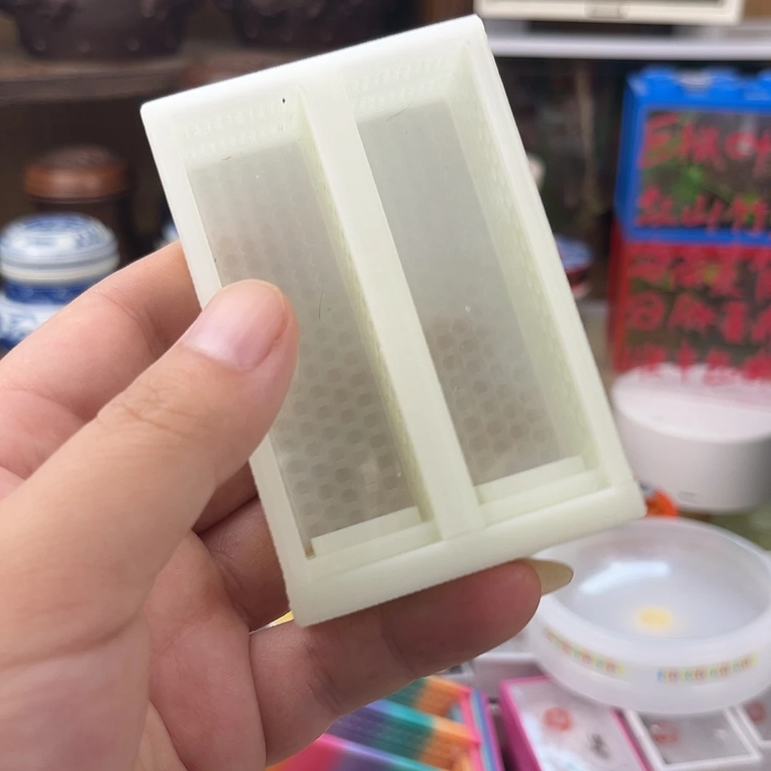 王***伟四格黄陵鸣虫盒子